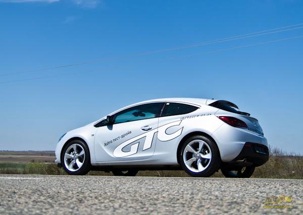 Новый космический Opel Astra GTC